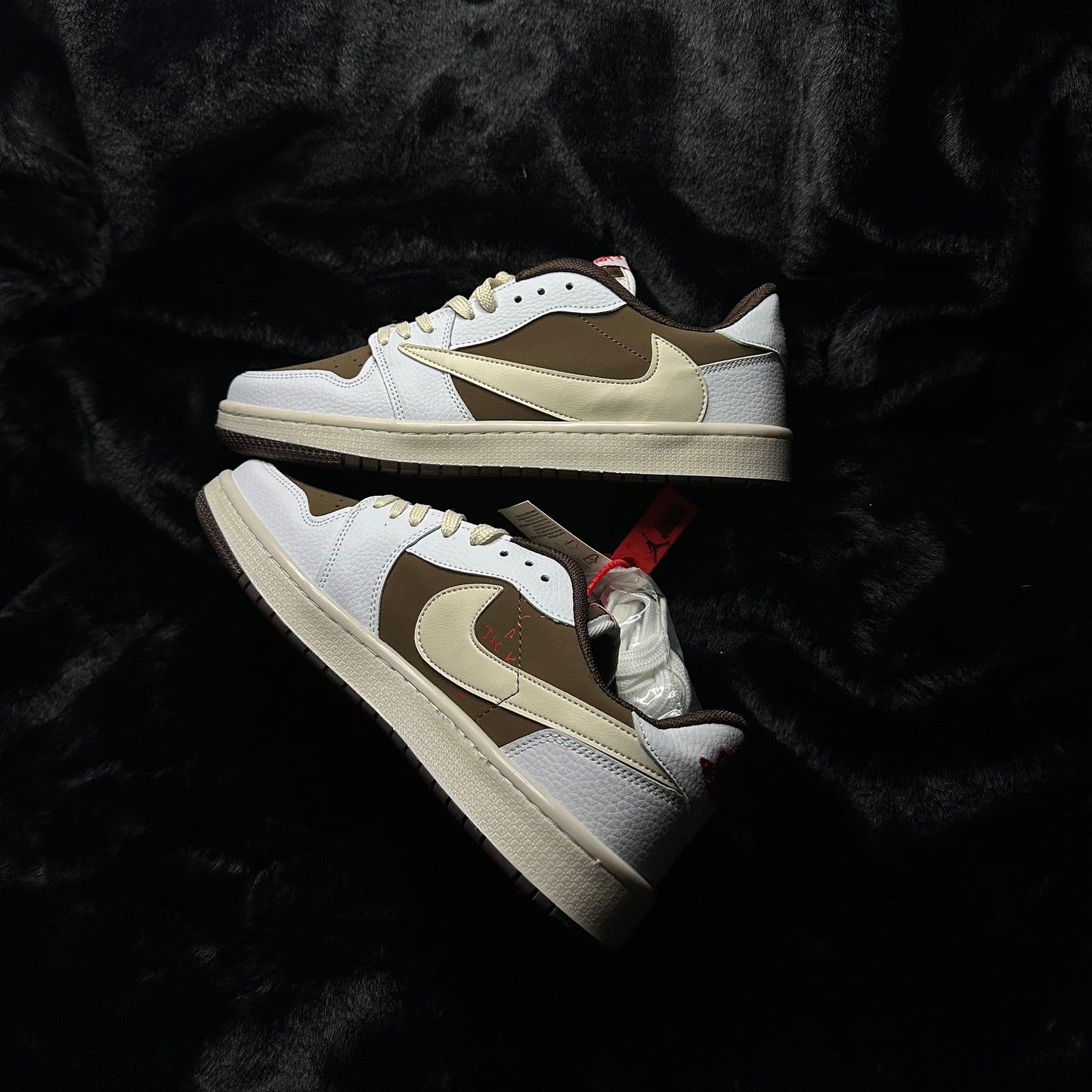 NIKE Travis Scott x Air Jordan 1 Retro High OG Mocha