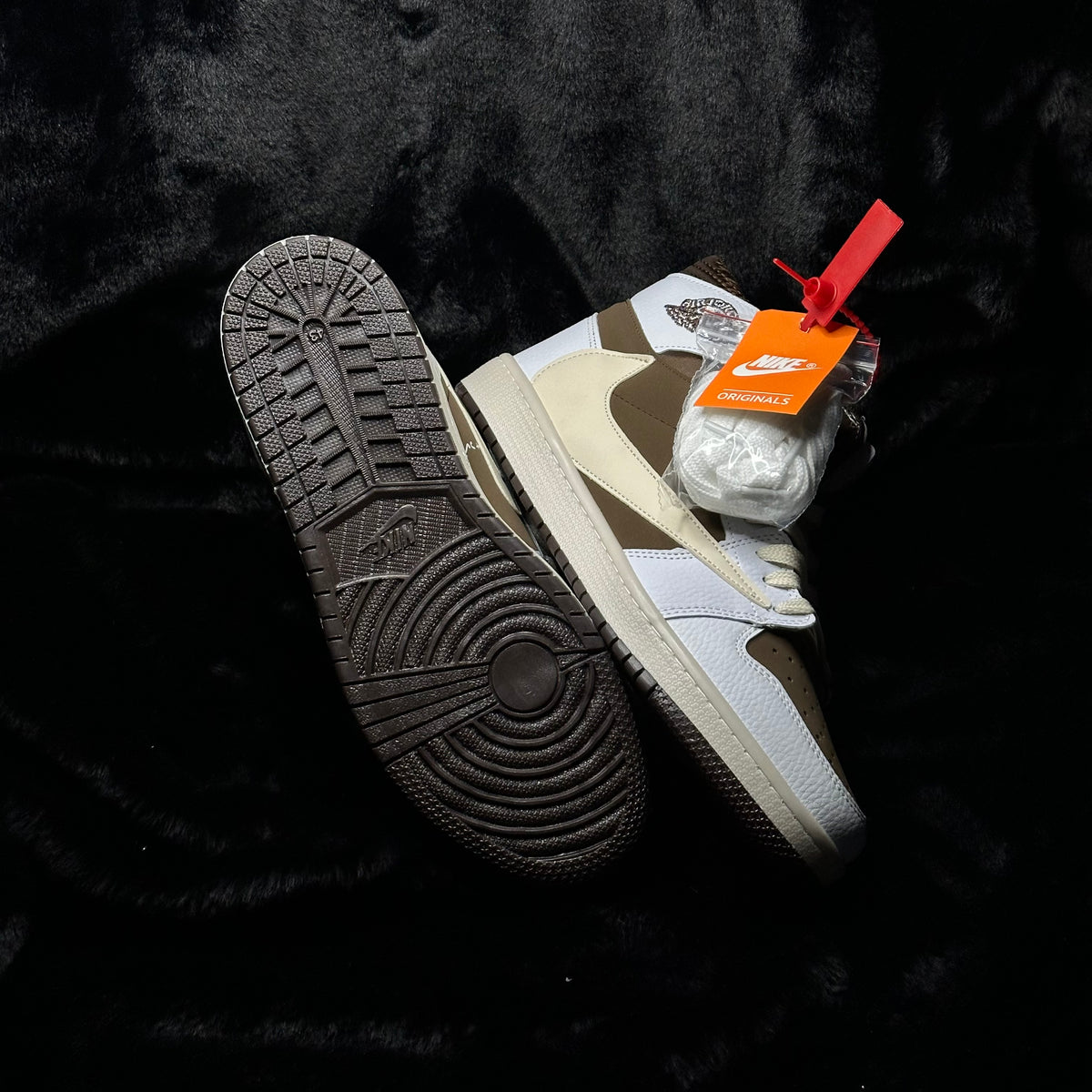 NIKE Travis Scott x Air Jordan 1 Retro High OG Reverse Mocha