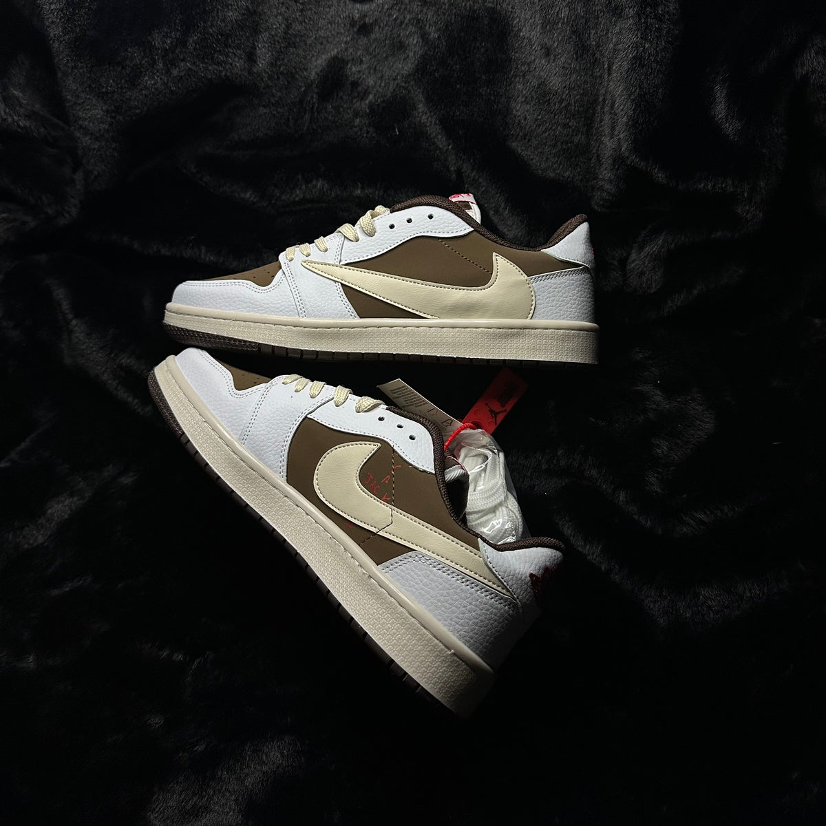 NIKE Travis Scott x Air Jordan 1 Retro High OG Mocha